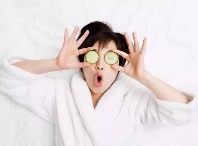【蜜妆护肤】惊！出卖年龄的，居然不仅是你的眼睛！